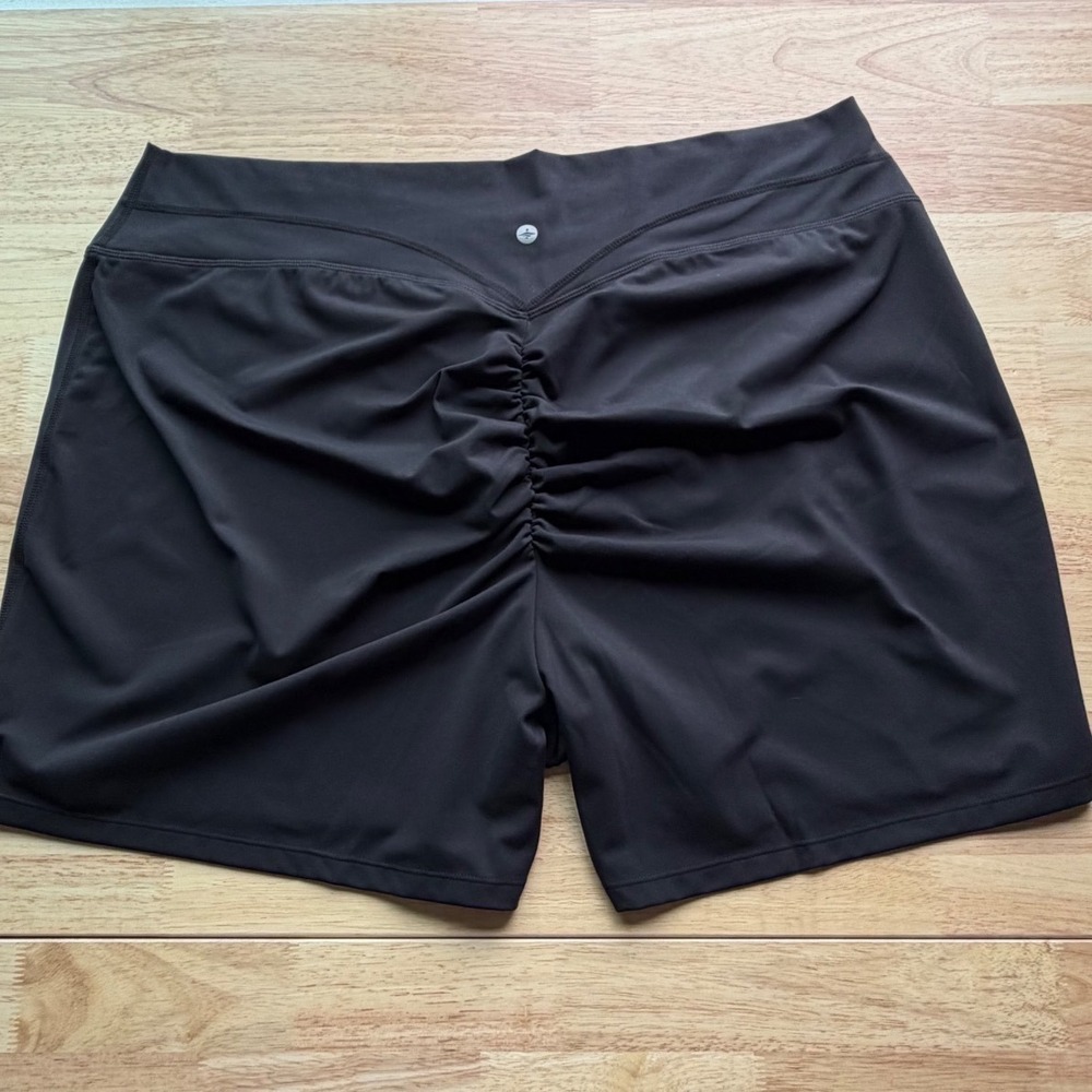 NWOT Halara High Waisted Crossover Ruched Yoga Shorts 3X Black